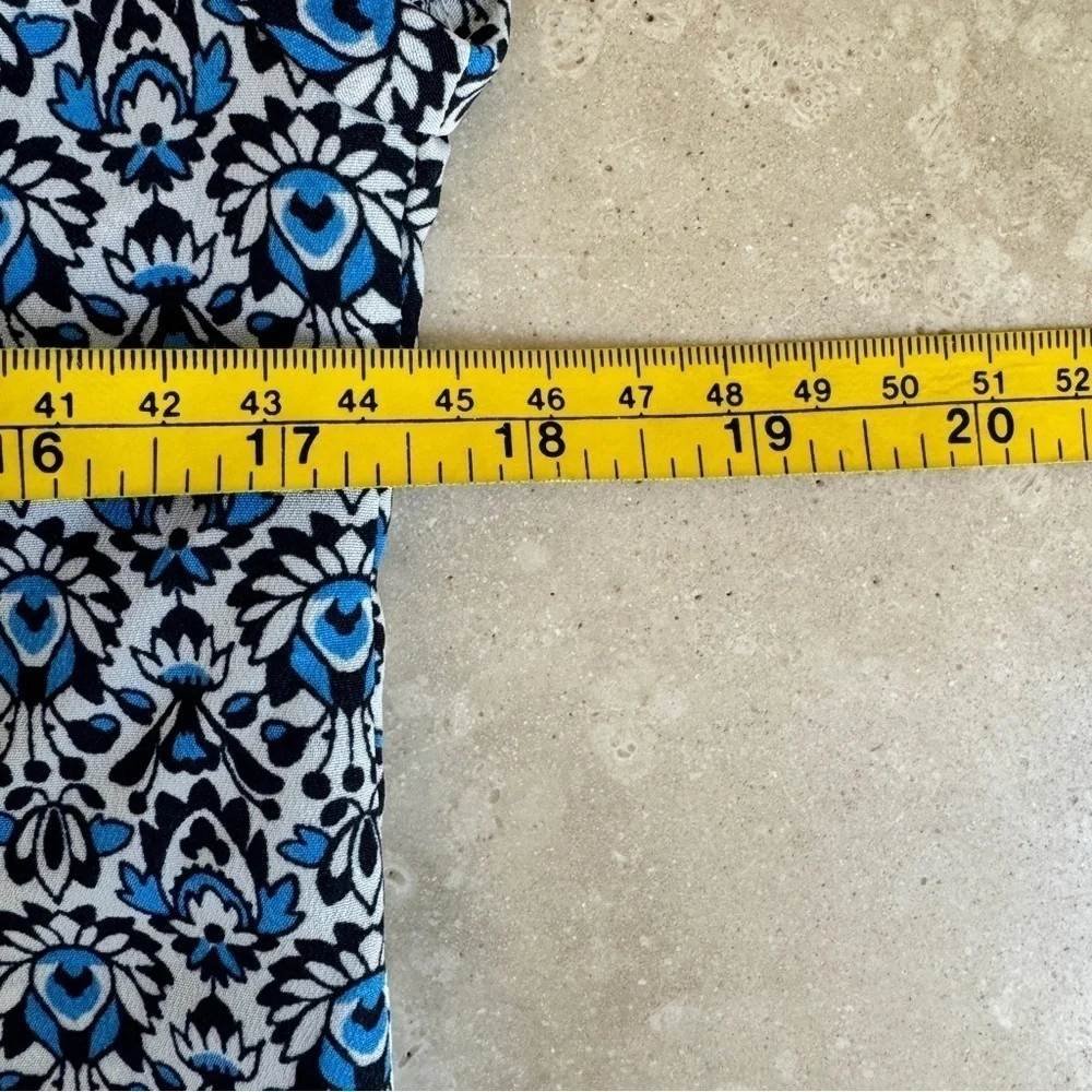 J Crew Blue Foulard Print Cap Short Sleeve Scoop Neck Womens Size 0 Pullover NEW